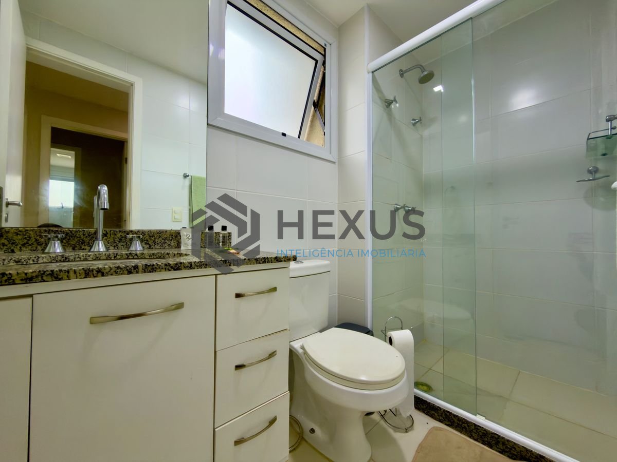 Foto 21 de Apartamento reformado com varanda gourmet vista mar e lazer a 150m da praia nas Pitangueiras, Guarujá