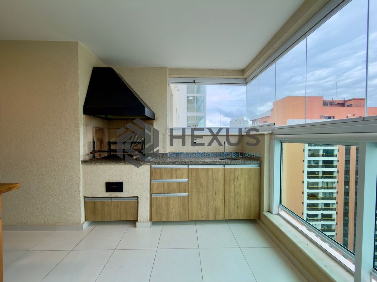 Foto 2 de Apartamento reformado com varanda gourmet vista mar e lazer a 150m da praia nas Pitangueiras, Guarujá