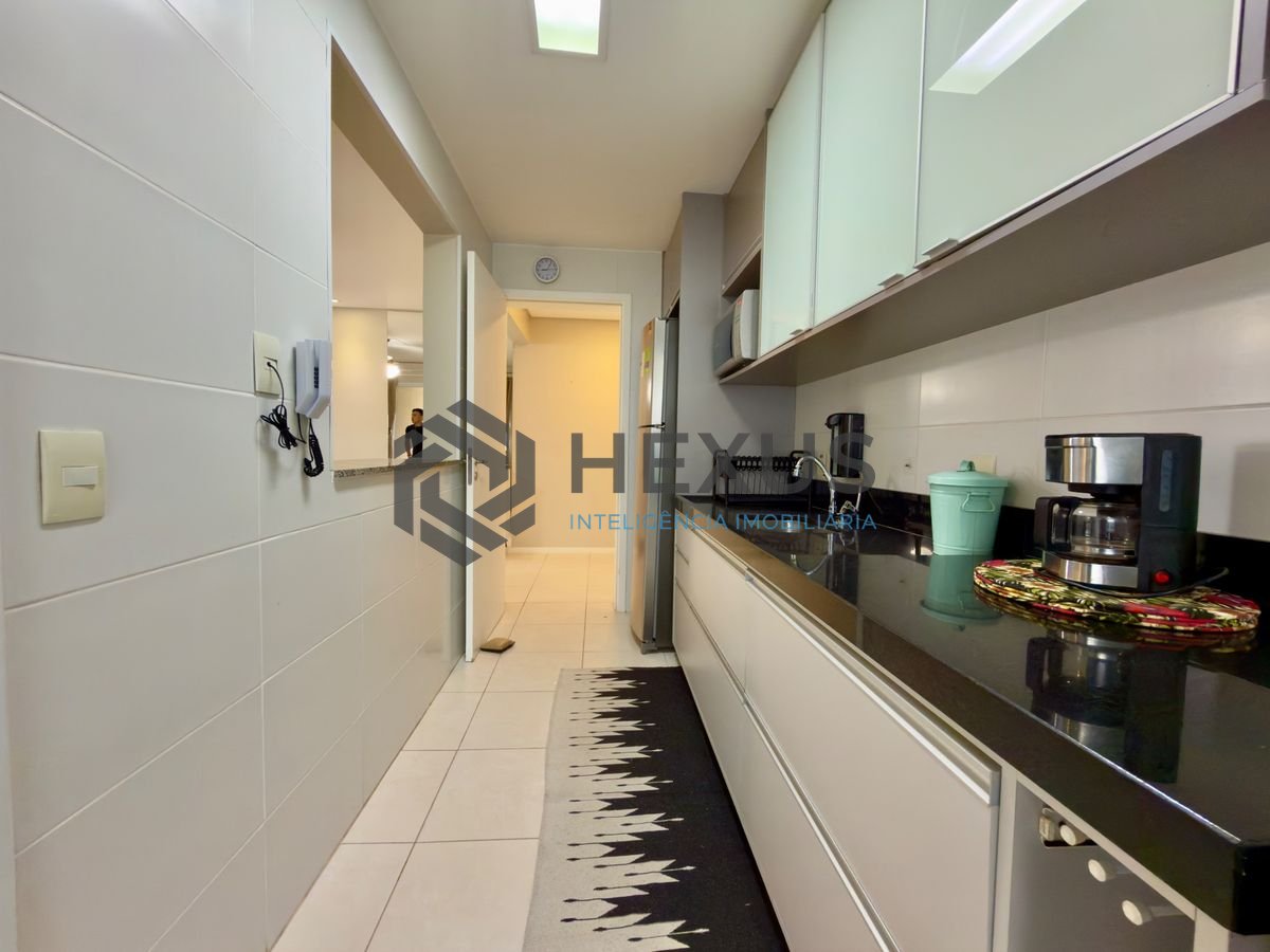 Foto 8 de Apartamento reformado com varanda gourmet vista mar e lazer a 150m da praia nas Pitangueiras, Guarujá