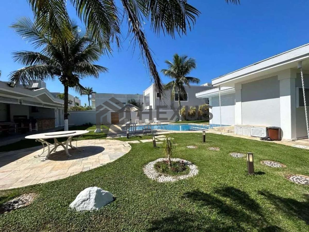 Foto 19 de Casa reformada com piscina e área gourmet no Jardim Acapulco, Guarujá