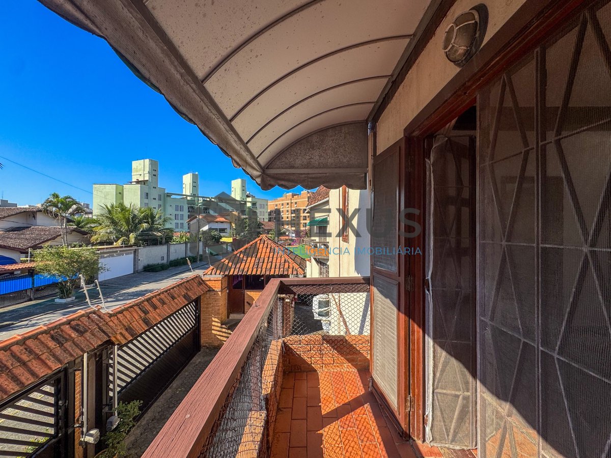 Foto 20 de Casa em condominio fechado com varanda e lazer a 1km da praia na Enseada, Guarujá