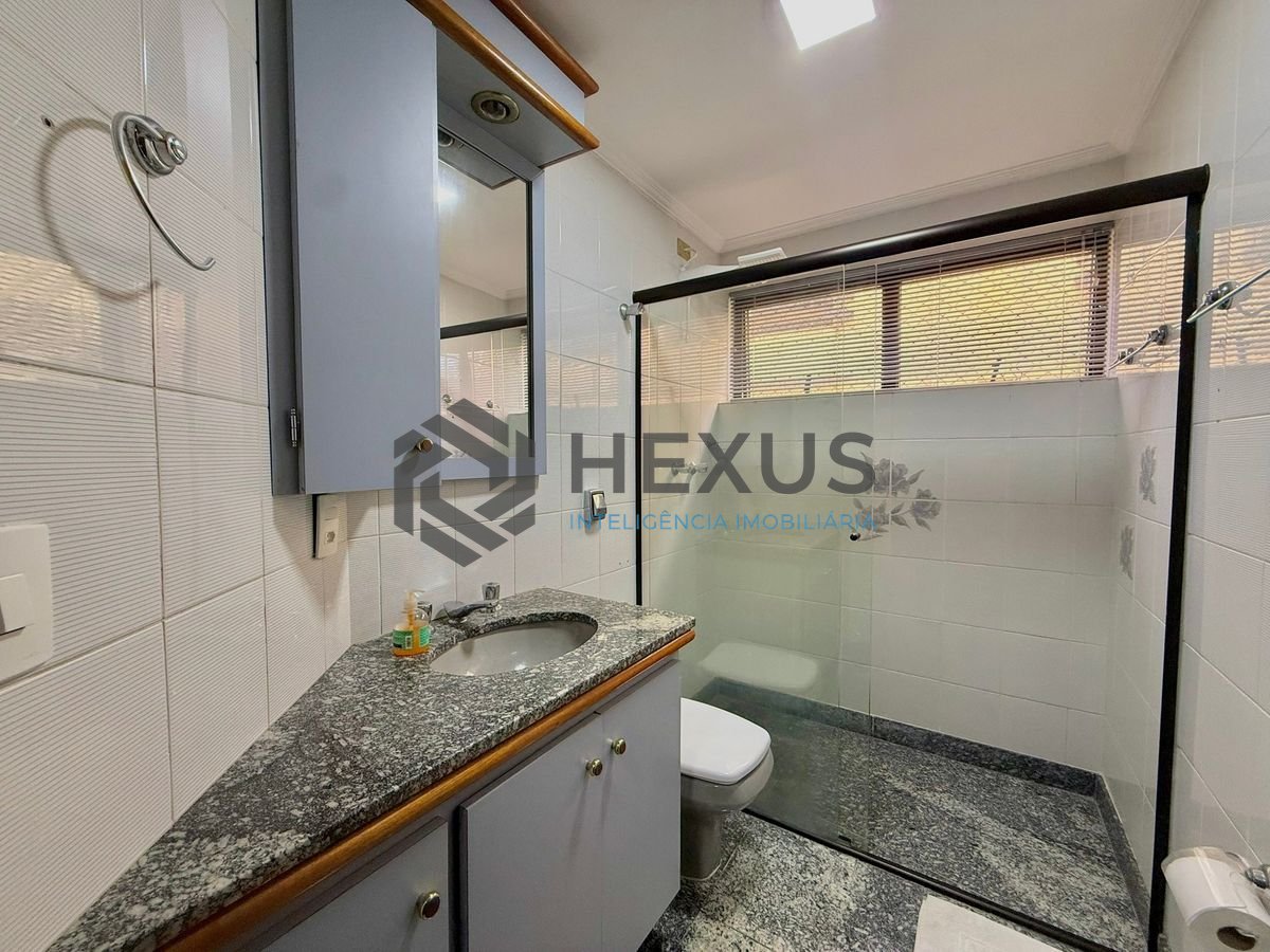 Foto 12 de Apartamento com varanda e lazer a 400m da praia na Brunela na Enseada, Guarujá