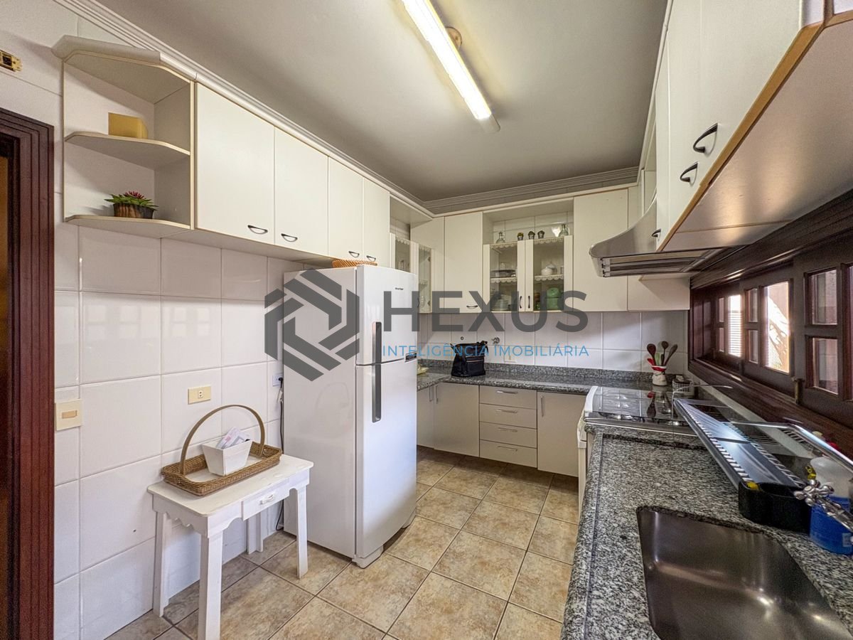 Foto 43 de Casa com piscina e churrasqueira no Condomínio Granville na Enseada, Guarujá