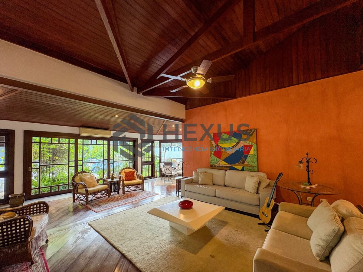 Foto 3 de Casa com piscina e churrasqueira no Condomínio Granville na Enseada, Guarujá