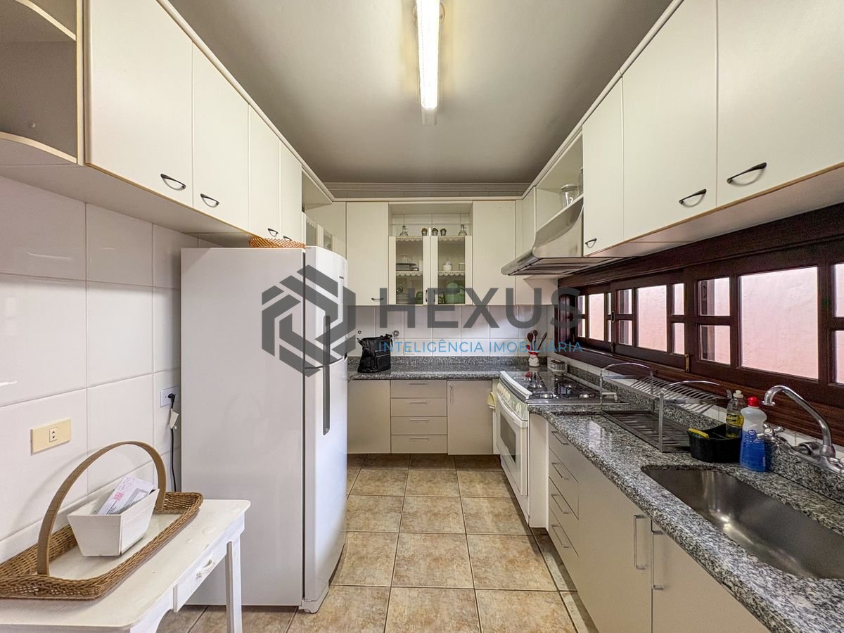 Foto 41 de Casa com piscina e churrasqueira no Condomínio Granville na Enseada, Guarujá