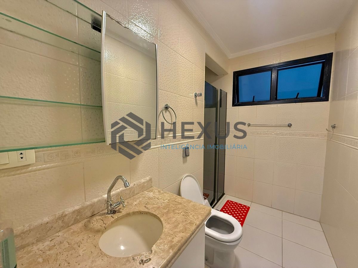 Foto 12 de Apartamento reformado com varanda e lazer a 350m da praia no Tejereba na Enseada, Guarujá