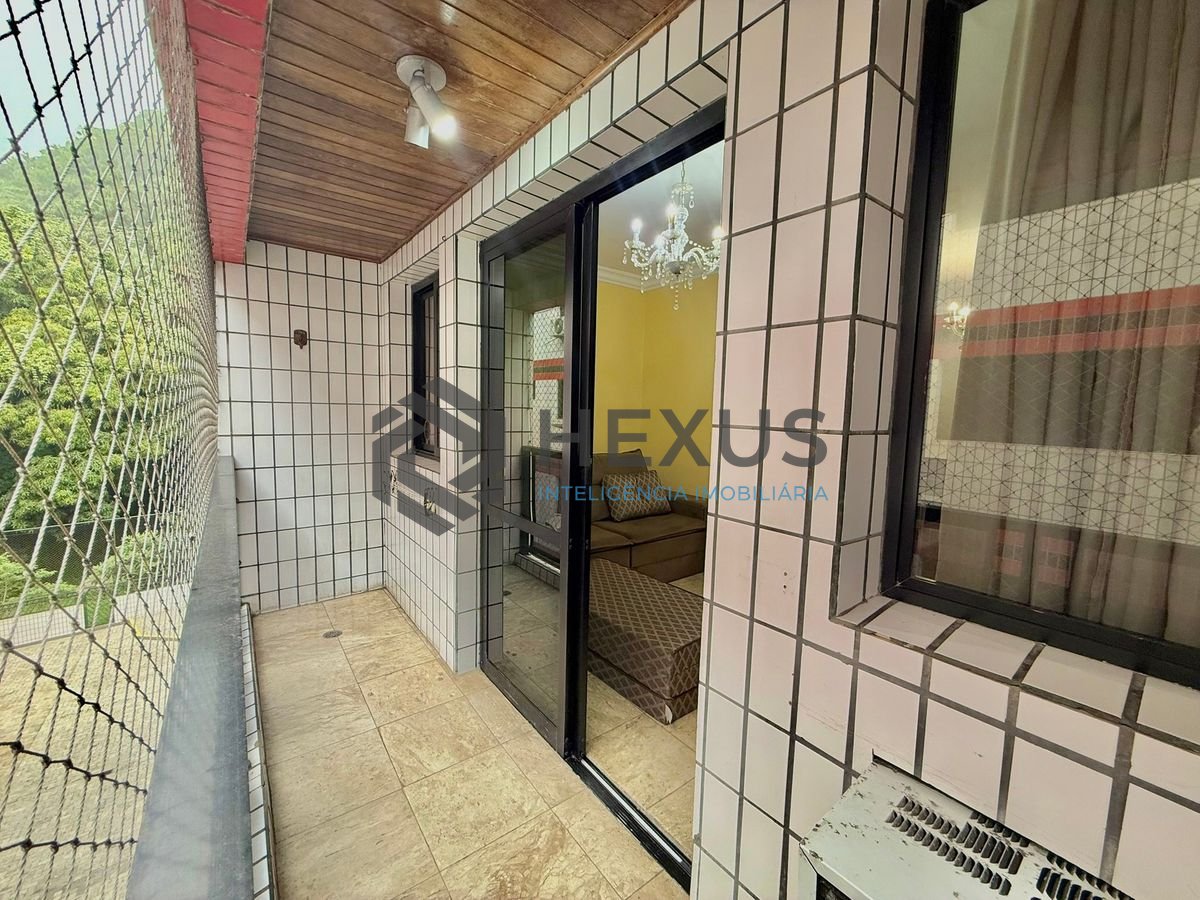 Foto 3 de Apartamento reformado com varanda e lazer a 350m da praia no Tejereba na Enseada, Guarujá