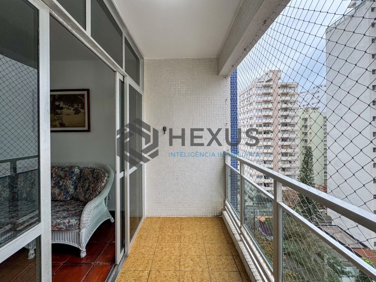 Foto 10 de Apartamento com varanda vista mar nas Pitangueiras, Guarujá