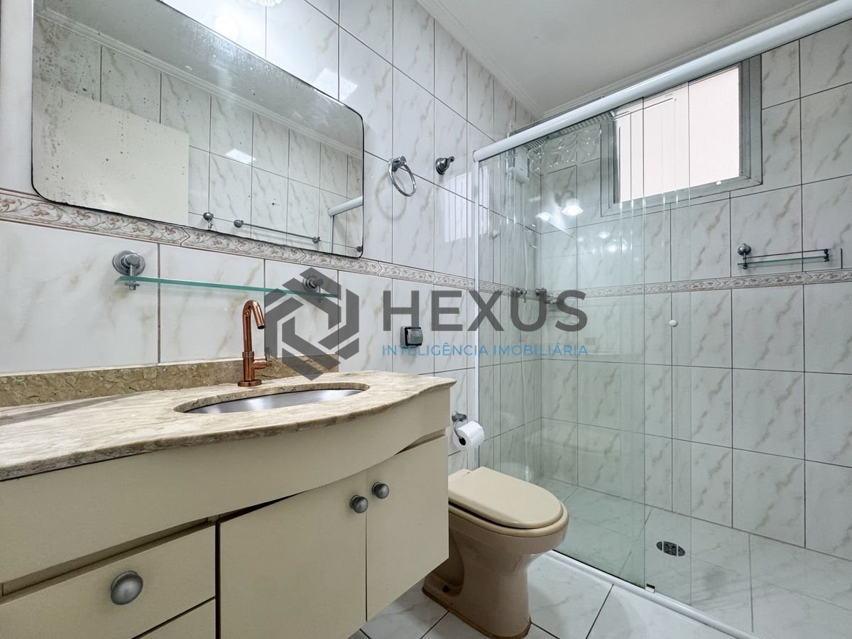 Foto 16 de Apartamento com varanda vista mar nas Pitangueiras, Guarujá