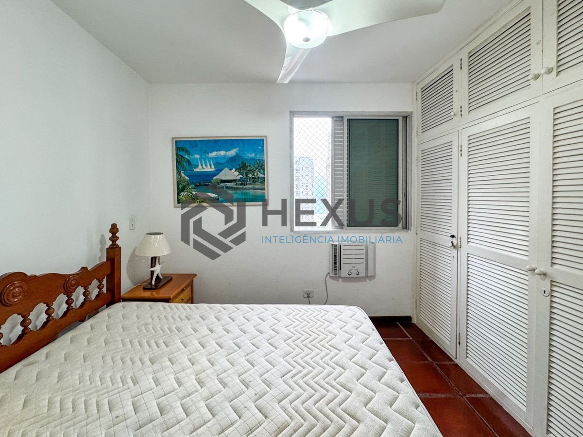 Foto 15 de Apartamento com varanda vista mar nas Pitangueiras, Guarujá