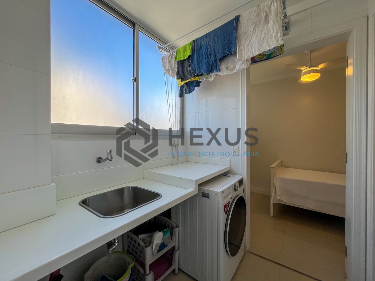 Foto 51 de Apartamento frente mar com varanda vista mar e lazer nas Pitangueiras, Guarujá