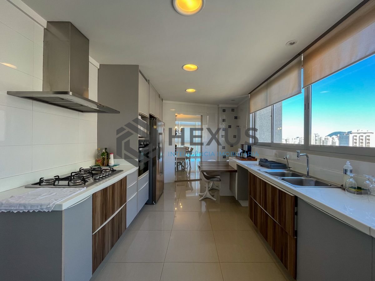 Foto 47 de Apartamento frente mar com varanda vista mar e lazer nas Pitangueiras, Guarujá