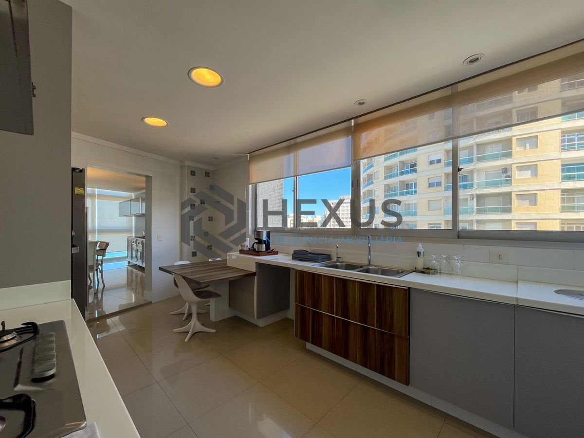 Foto 46 de Apartamento frente mar com varanda vista mar e lazer nas Pitangueiras, Guarujá
