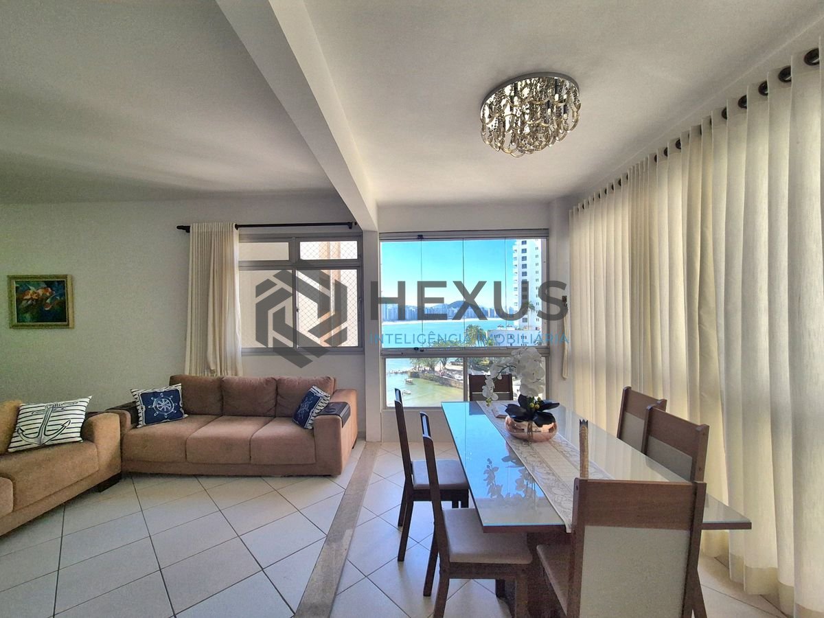Foto 2 de Apartamento frente mar com varanda e lazer no Jardim Astúrias, Guarujá