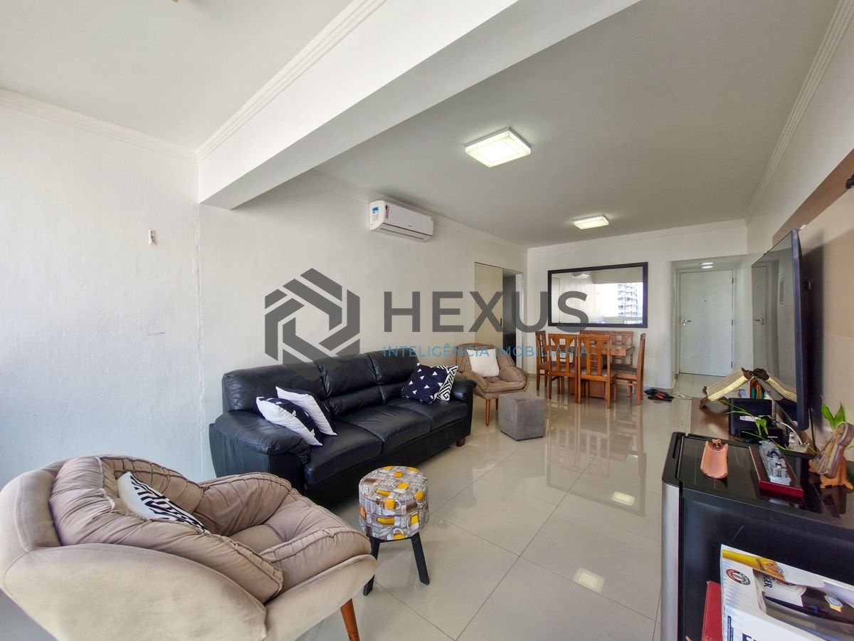 Foto 9 de Apartamento reformado com varanda vista mar a 300m da praia nas Pitangueiras, Guarujá
