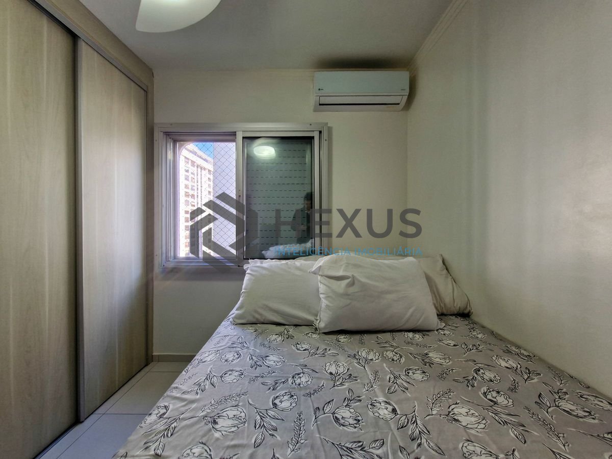 Foto 20 de Apartamento reformado com varanda vista mar a 300m da praia nas Pitangueiras, Guarujá