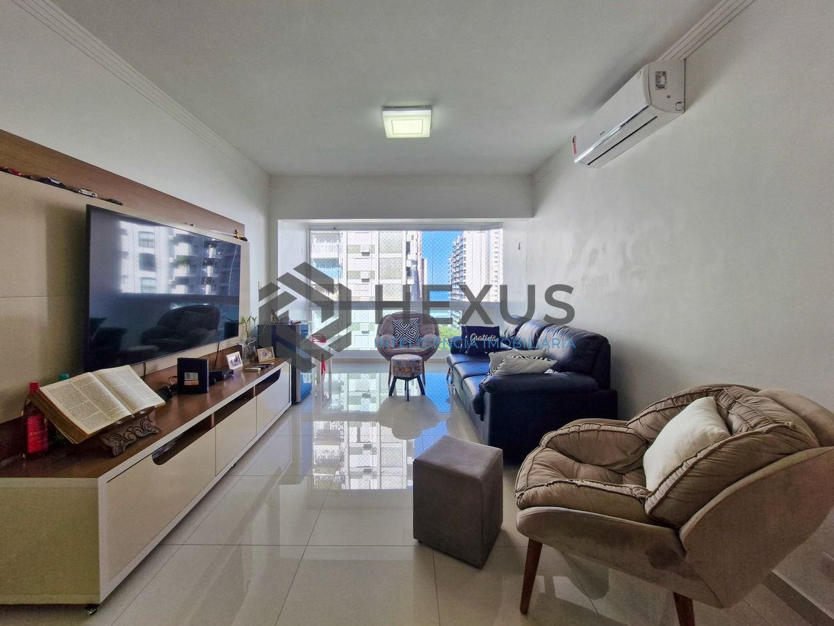 Foto 7 de Apartamento reformado com varanda vista mar a 300m da praia nas Pitangueiras, Guarujá