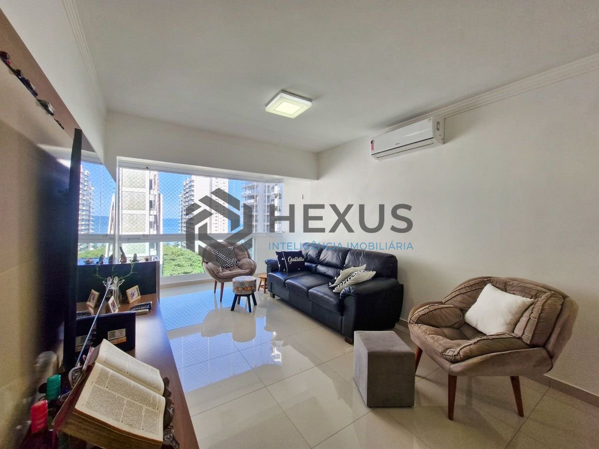 Foto 8 de Apartamento reformado com varanda vista mar a 300m da praia nas Pitangueiras, Guarujá