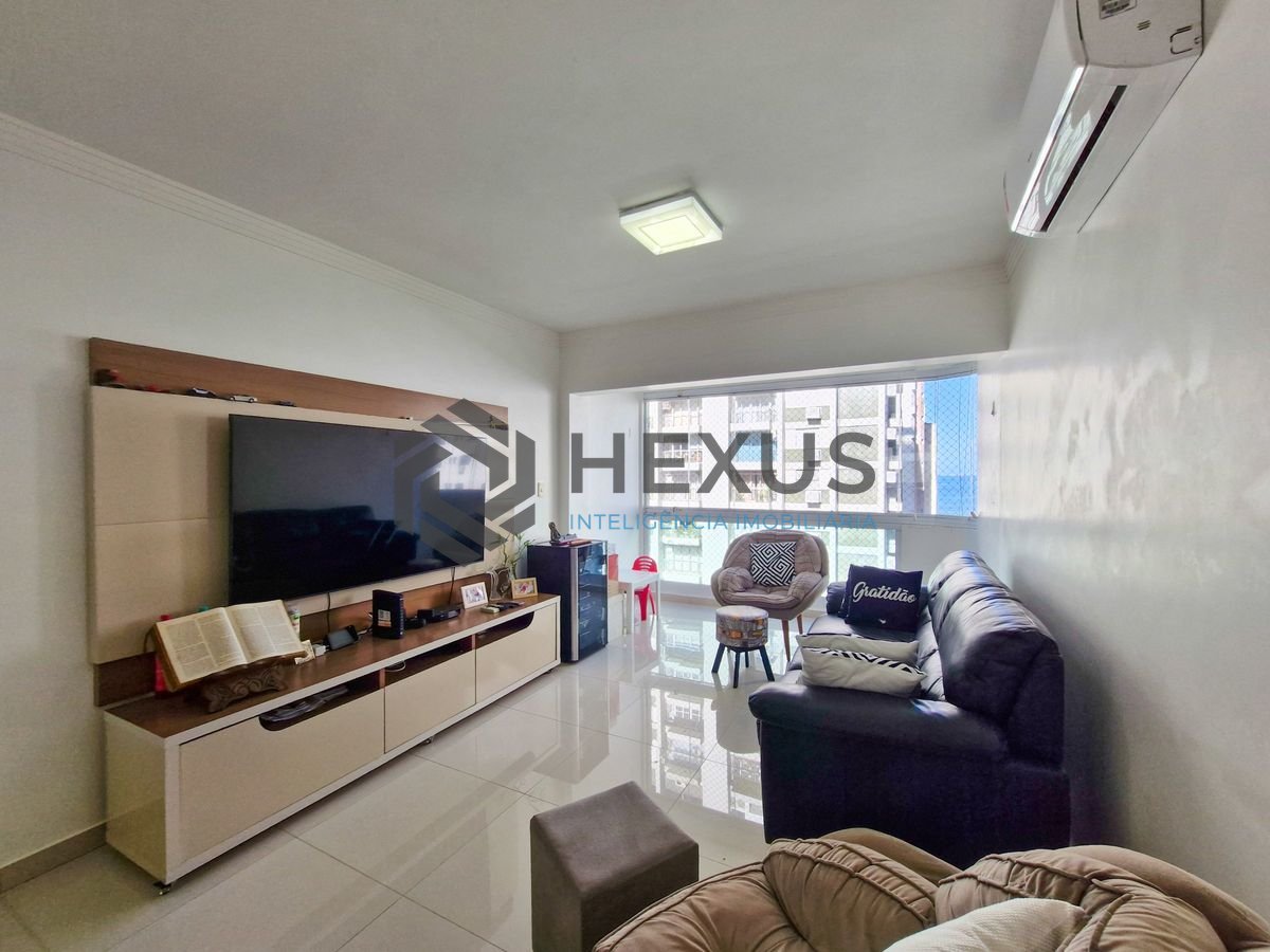 Foto 6 de Apartamento reformado com varanda vista mar a 300m da praia nas Pitangueiras, Guarujá