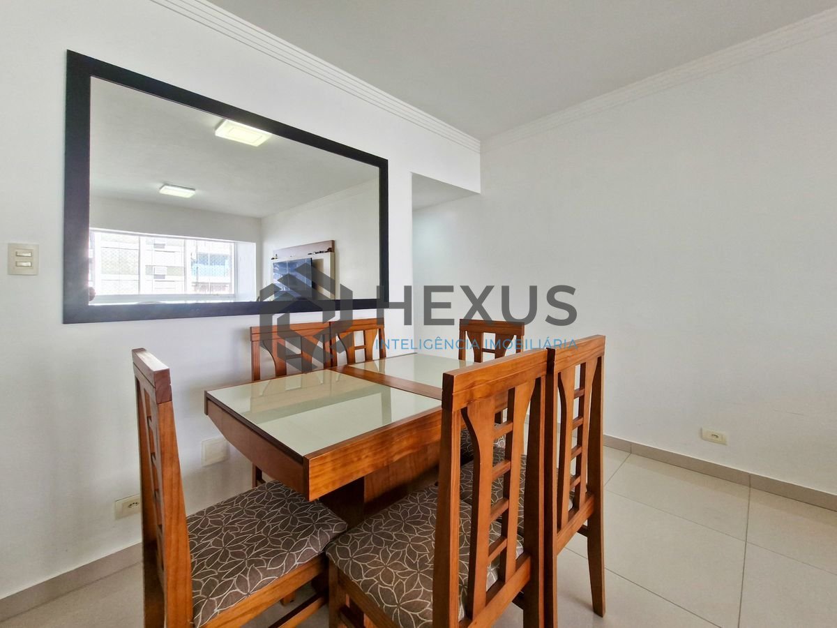 Foto 11 de Apartamento reformado com varanda vista mar a 300m da praia nas Pitangueiras, Guarujá