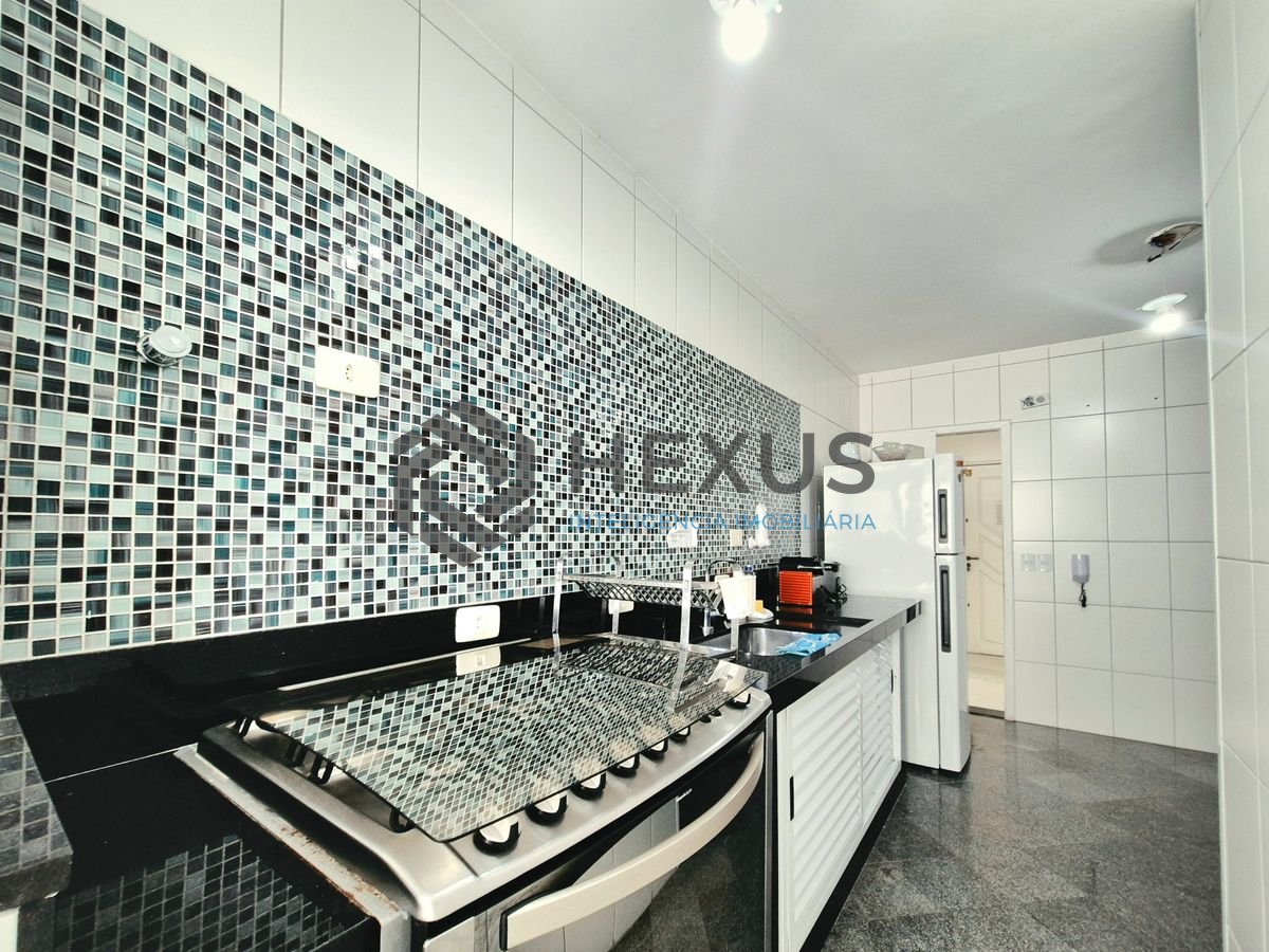 Foto 22 de Apartamento reformado com varanda a 1 quadra da praia nas Pitangueiras, Guarujá