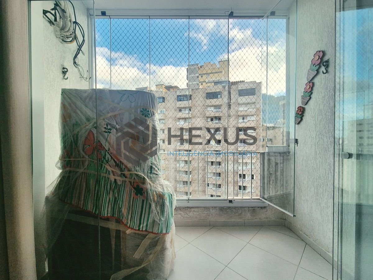 Foto 2 de Apartamento reformado com varanda a 1 quadra da praia nas Pitangueiras, Guarujá