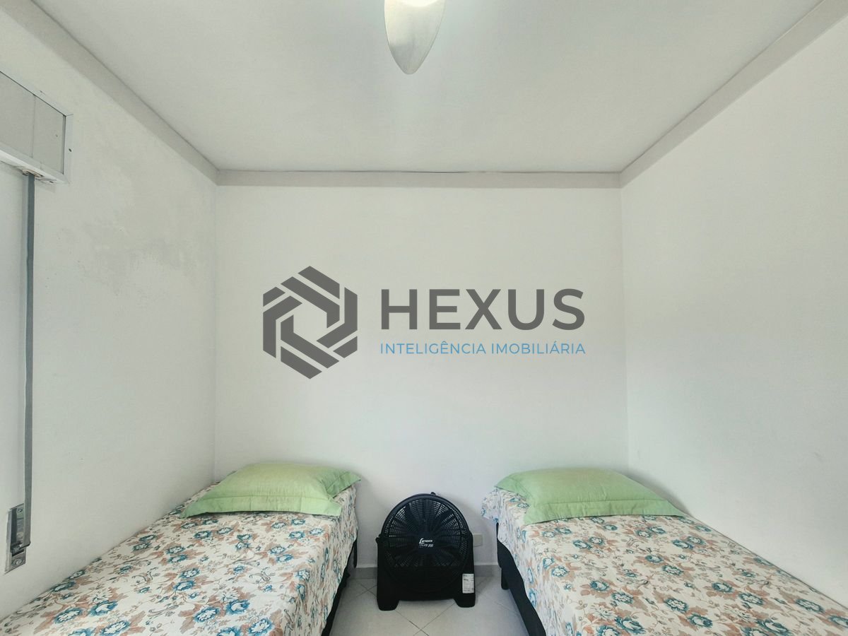 Foto 8 de Apartamento reformado com varanda a 1 quadra da praia nas Pitangueiras, Guarujá