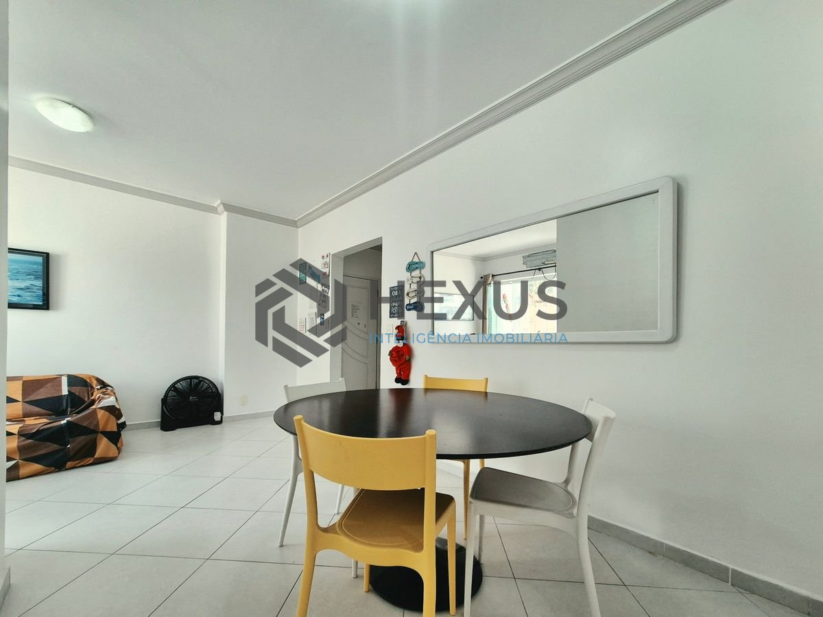 Foto 17 de Apartamento reformado com varanda a 1 quadra da praia nas Pitangueiras, Guarujá