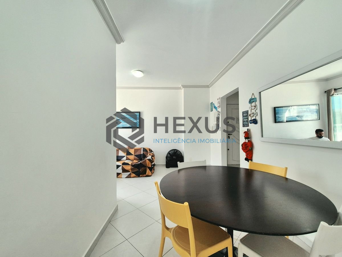 Foto 16 de Apartamento reformado com varanda a 1 quadra da praia nas Pitangueiras, Guarujá