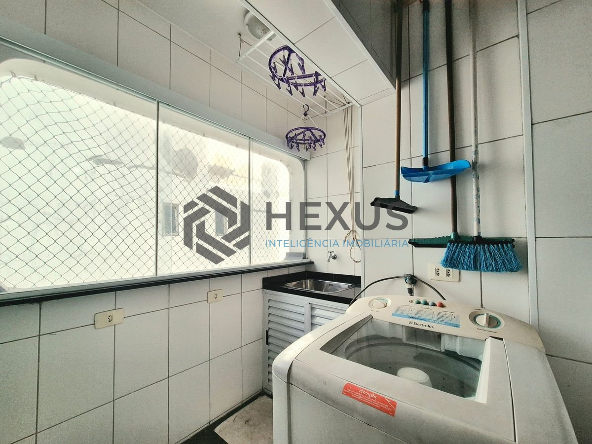 Foto 23 de Apartamento reformado com varanda a 1 quadra da praia nas Pitangueiras, Guarujá