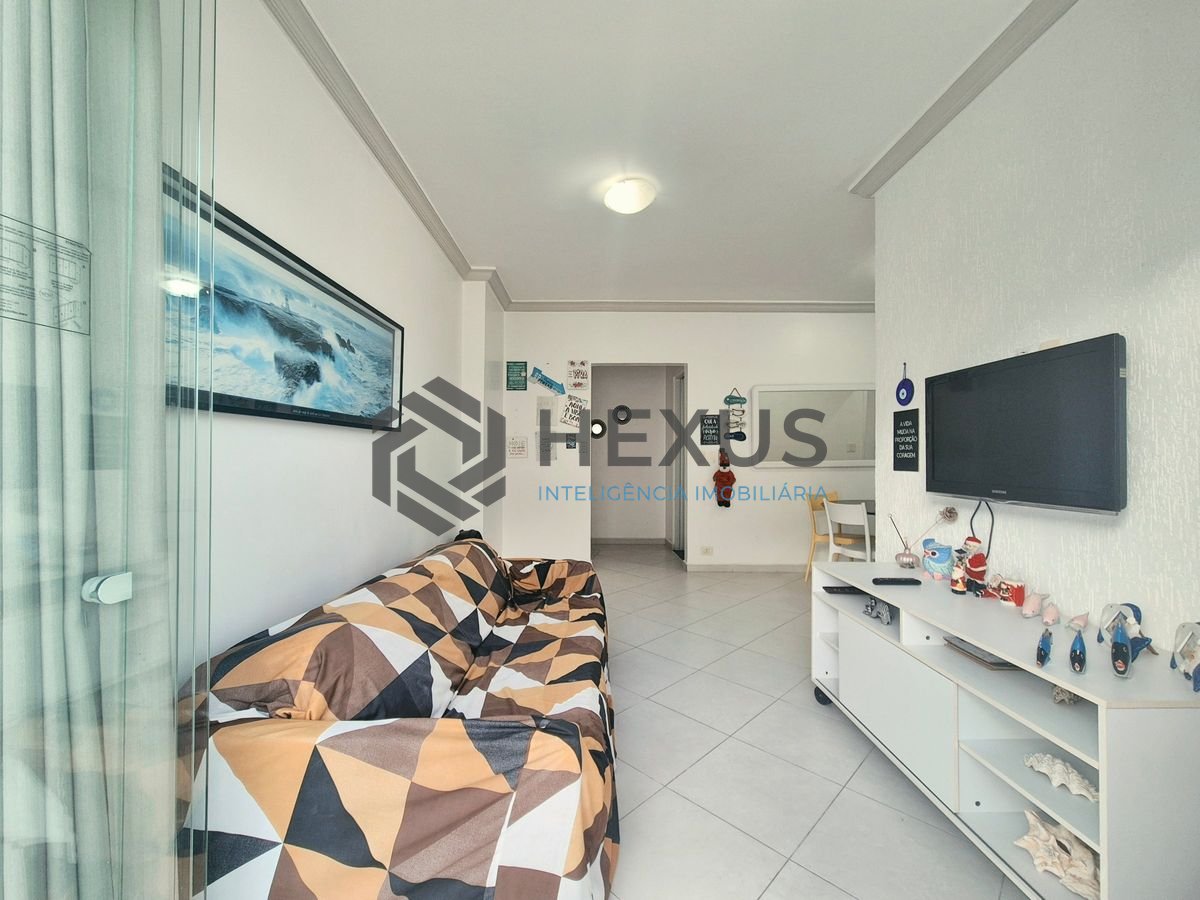 Foto 6 de Apartamento reformado com varanda a 1 quadra da praia nas Pitangueiras, Guarujá