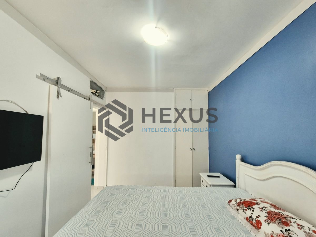 Foto 11 de Apartamento reformado com varanda a 1 quadra da praia nas Pitangueiras, Guarujá