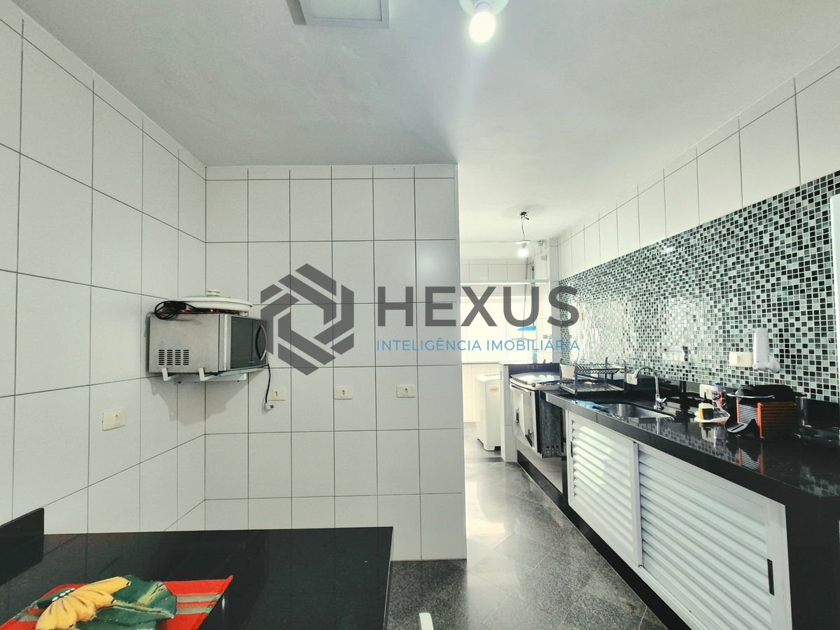 Foto 19 de Apartamento reformado com varanda a 1 quadra da praia nas Pitangueiras, Guarujá
