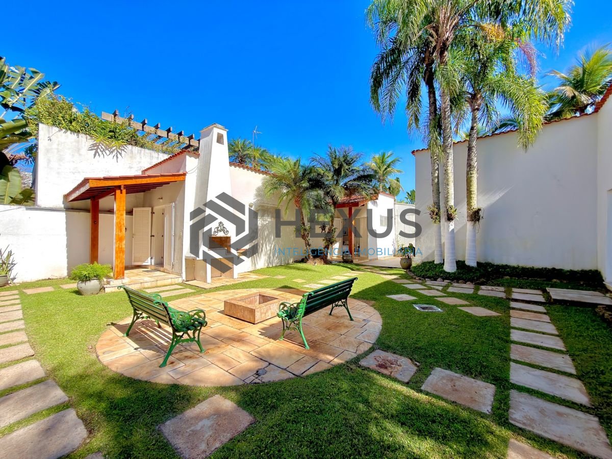 Foto 2 de Casa de alto padrão com piscina e área gourmet no Jardim Acapulco, Guarujá