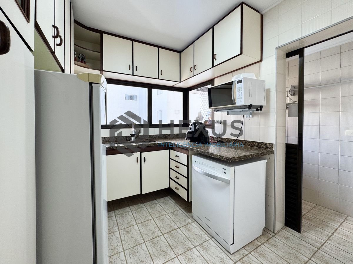 Foto 28 de Apartamento com varanda e lazer a 1 quadra da praia no Jardim Astúrias, Guarujá