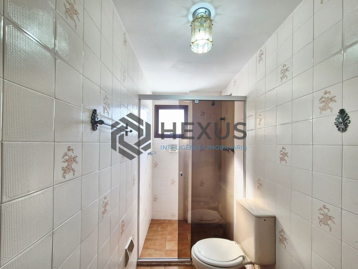 Foto 16 de Apartamento com varanda e lazer a 200m da praia nas Pitangueiras, Guarujá