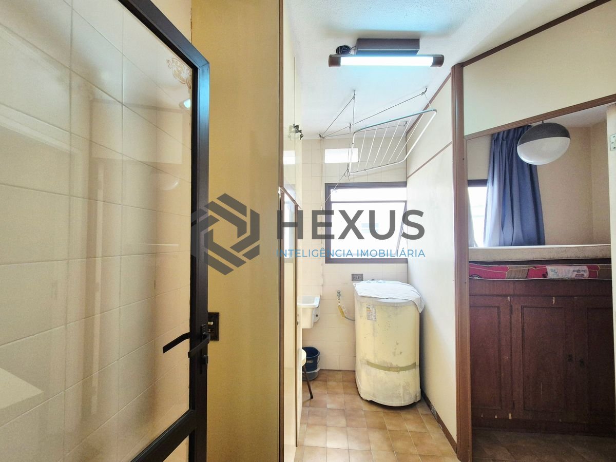 Foto 26 de Apartamento com varanda e lazer a 200m da praia nas Pitangueiras, Guarujá