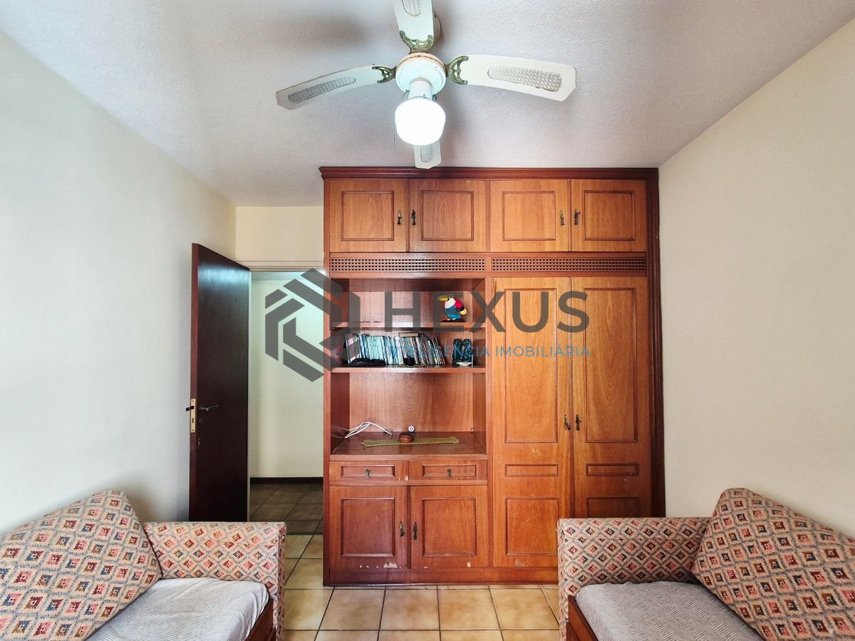 Foto 18 de Apartamento com varanda e lazer a 200m da praia nas Pitangueiras, Guarujá