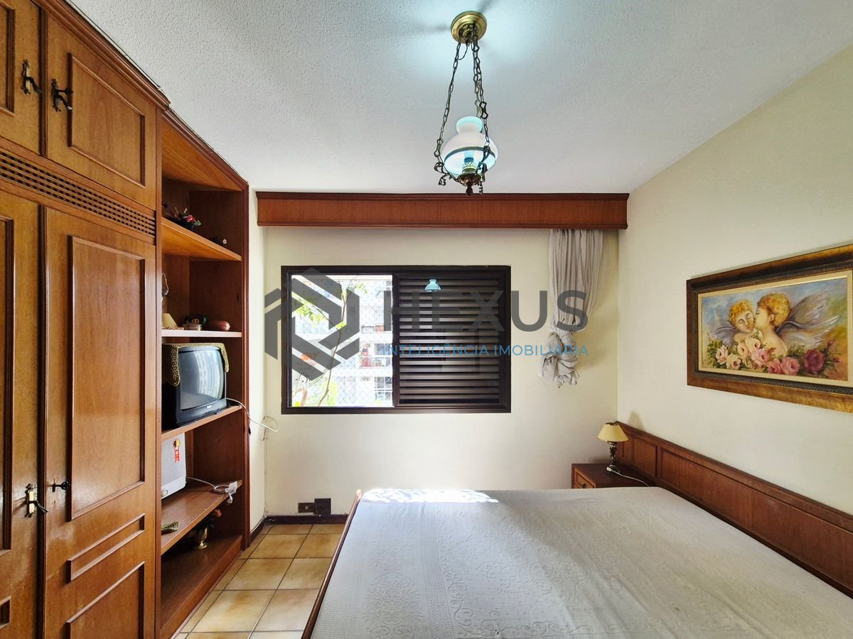 Foto 13 de Apartamento com varanda e lazer a 200m da praia nas Pitangueiras, Guarujá