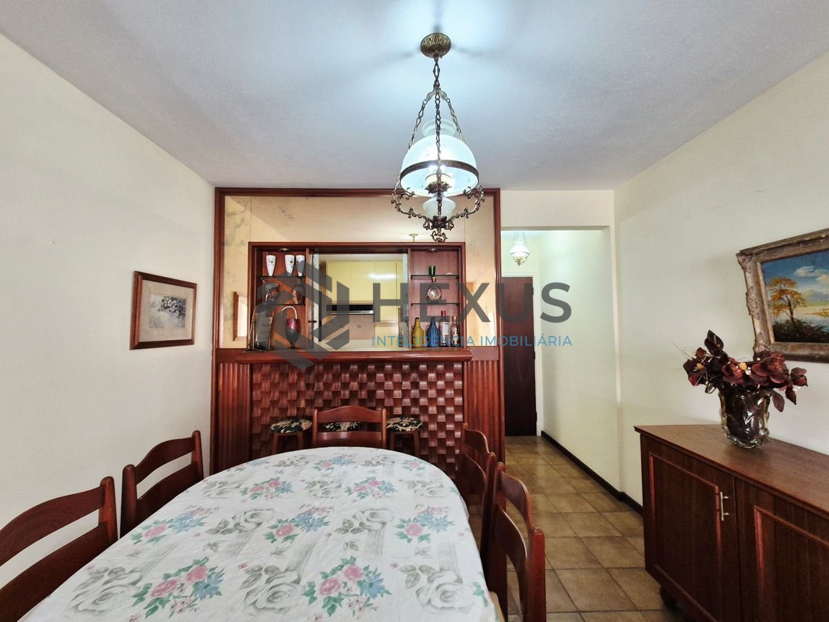 Foto 10 de Apartamento com varanda e lazer a 200m da praia nas Pitangueiras, Guarujá