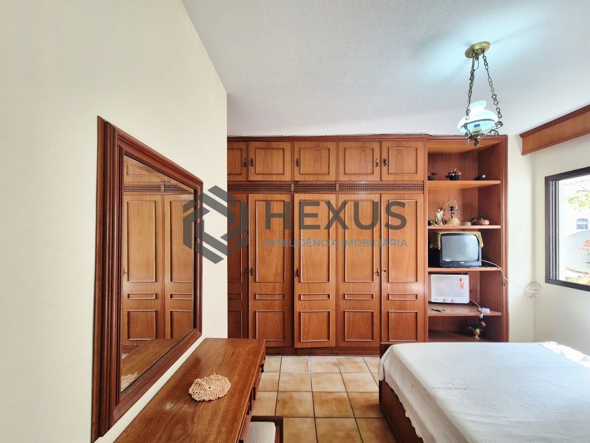 Foto 15 de Apartamento com varanda e lazer a 200m da praia nas Pitangueiras, Guarujá