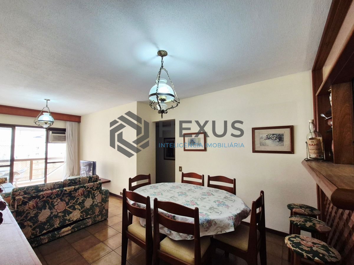 Foto 4 de Apartamento com varanda e lazer a 200m da praia nas Pitangueiras, Guarujá