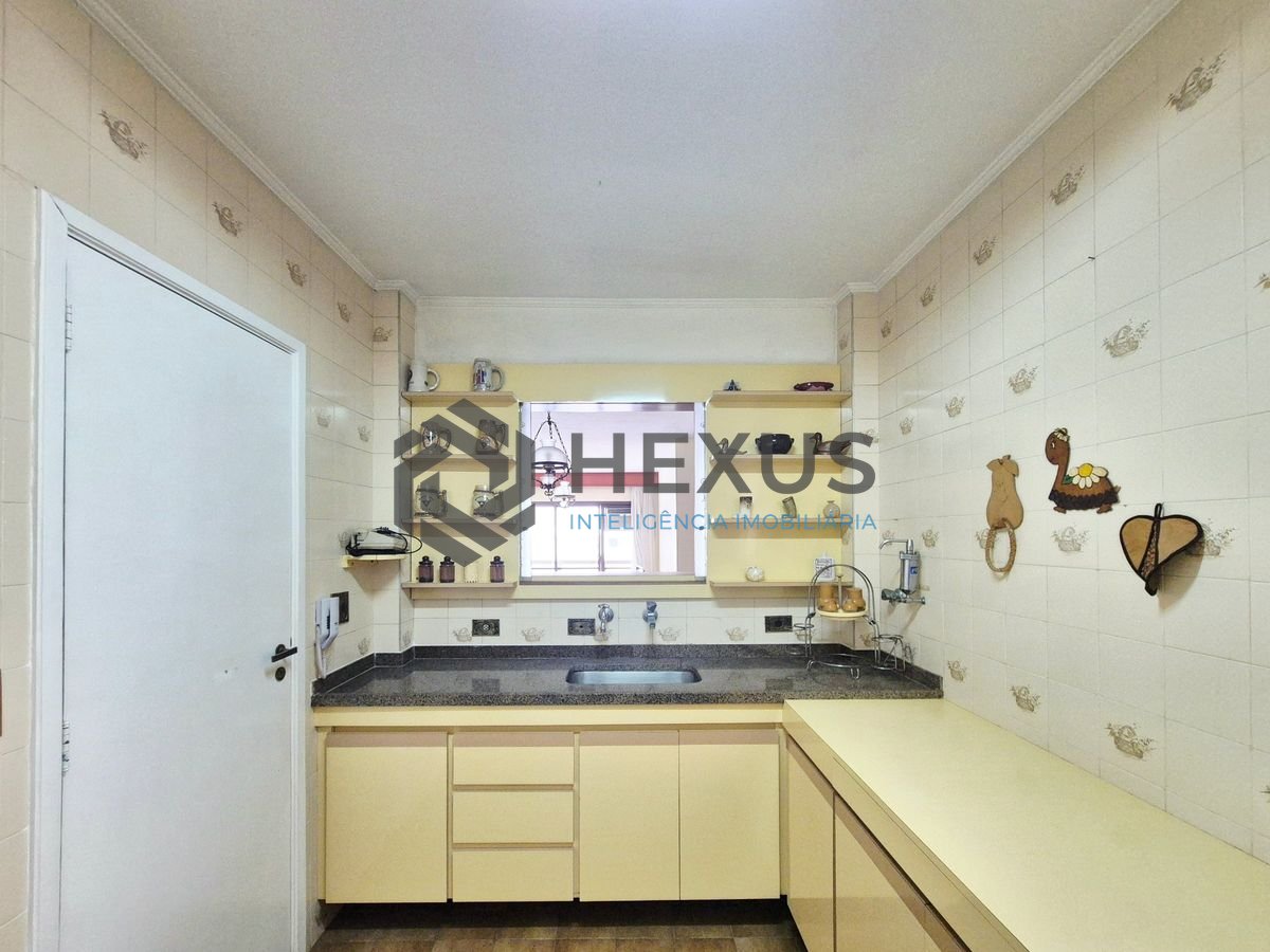 Foto 24 de Apartamento com varanda e lazer a 200m da praia nas Pitangueiras, Guarujá