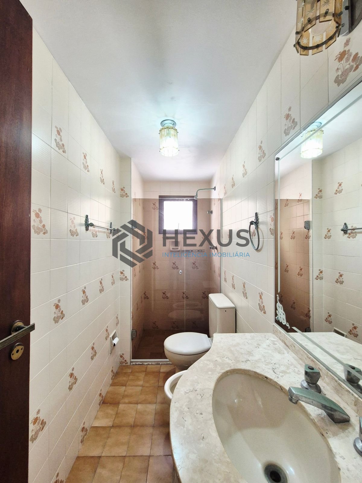 Foto 20 de Apartamento com varanda e lazer a 200m da praia nas Pitangueiras, Guarujá