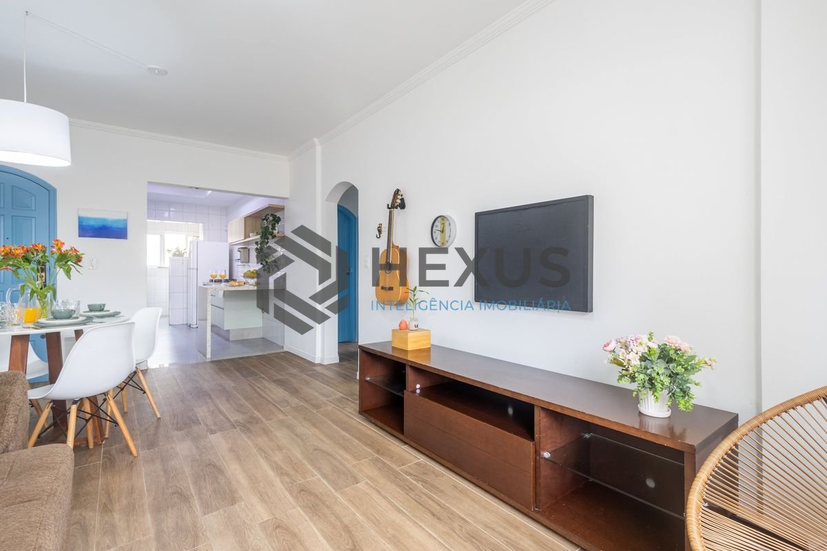 Foto 3 de Apartamento totalmente reformado a 300 metros da Praia das Pitangueiras, Guarujá