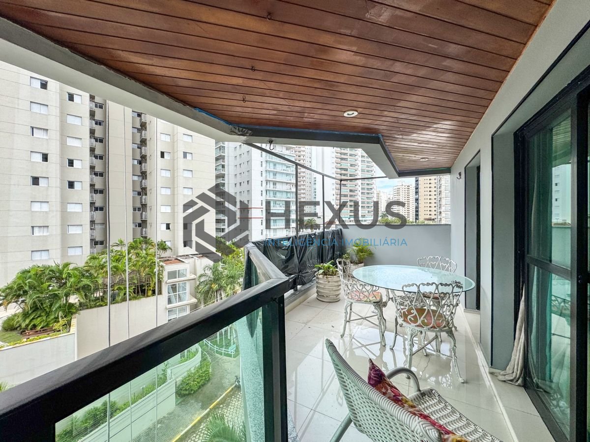 Foto 4 de Apartamento reformado com varanda e lazer no Jardim Astúrias, Guarujá