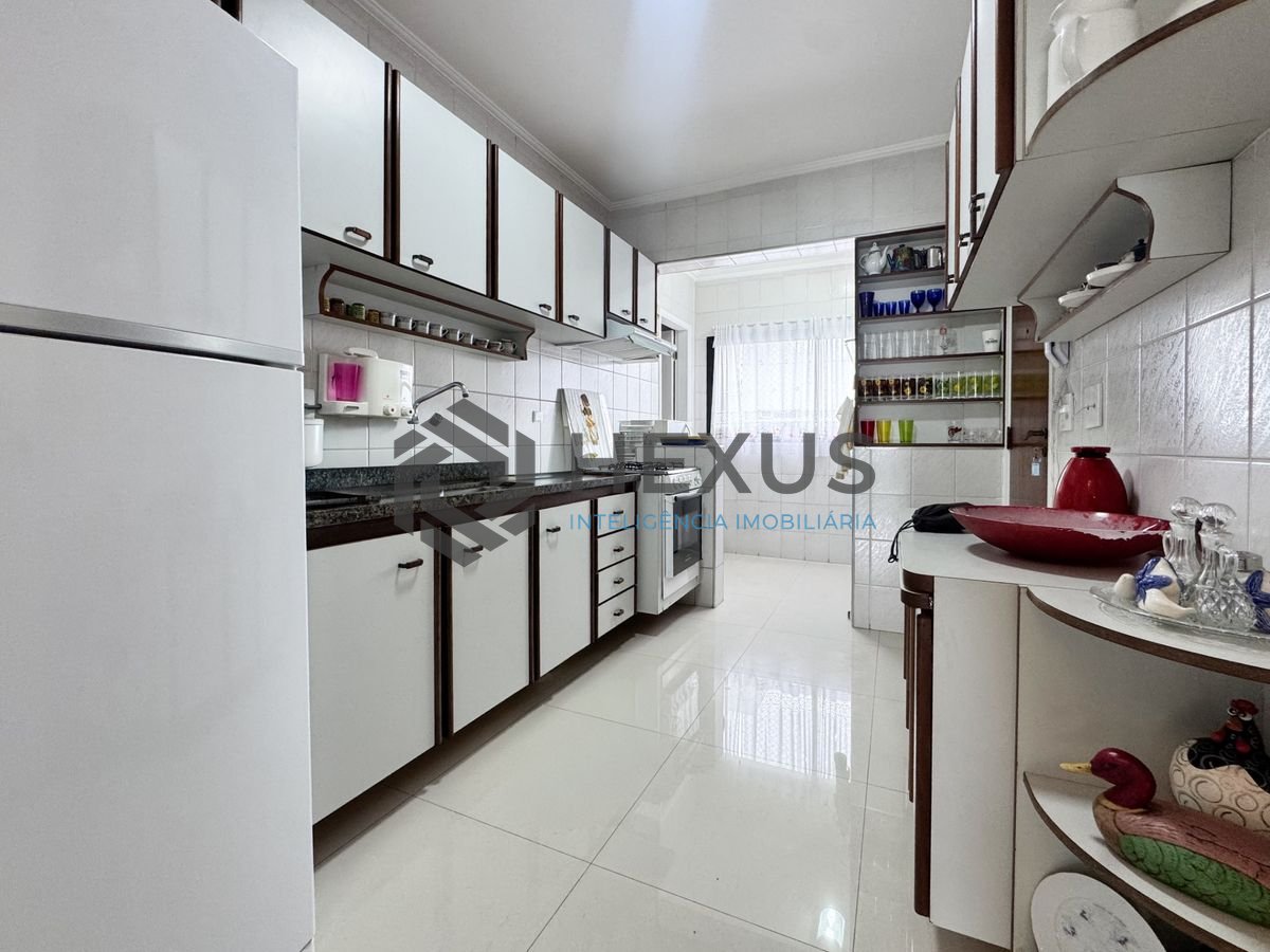 Foto 22 de Apartamento reformado com varanda e lazer no Jardim Astúrias, Guarujá