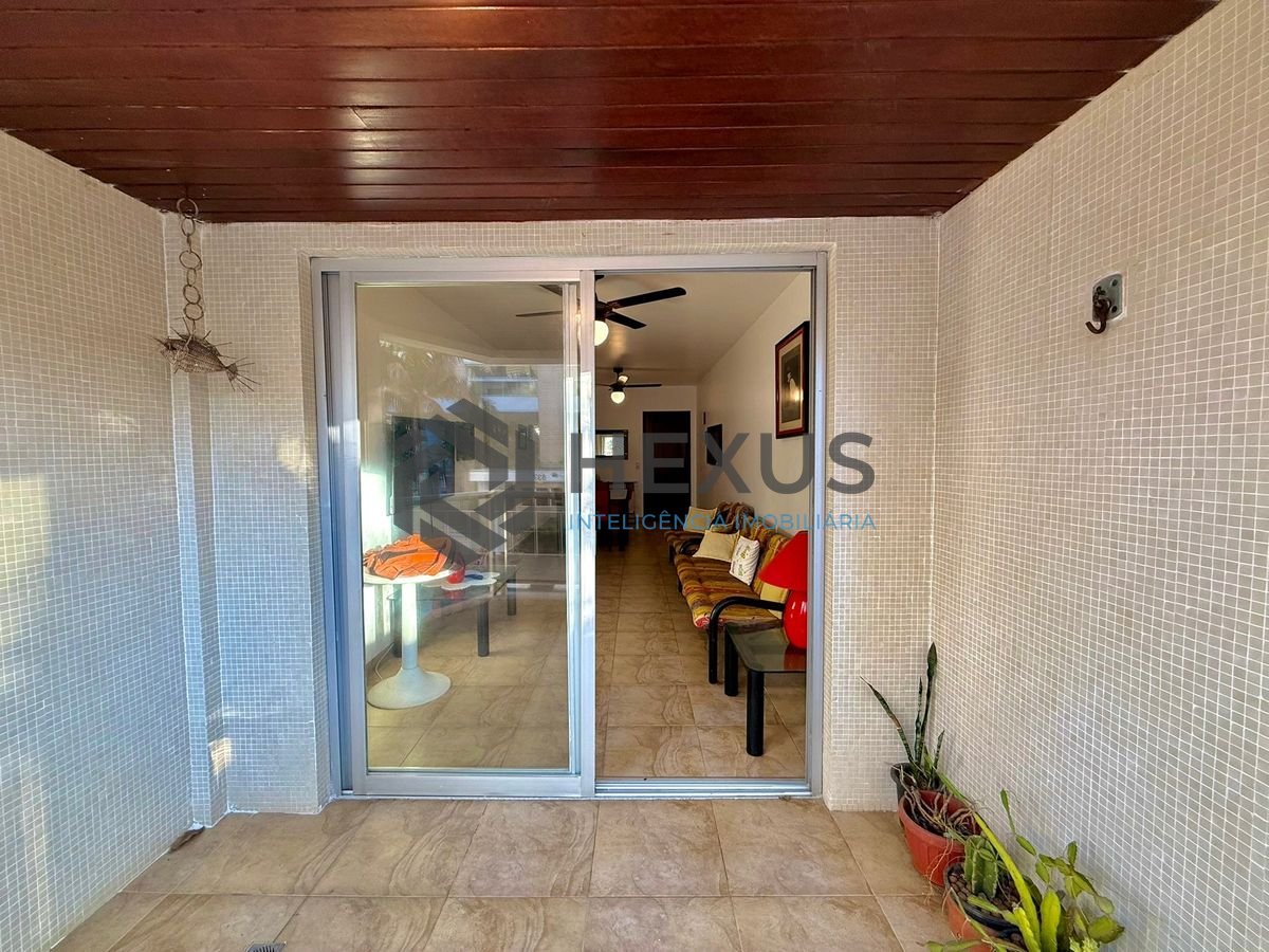Foto 6 de Apartamento com varanda e lazer a 200m da praia na região do Acqua Mundo na Enseada, Guarujá
