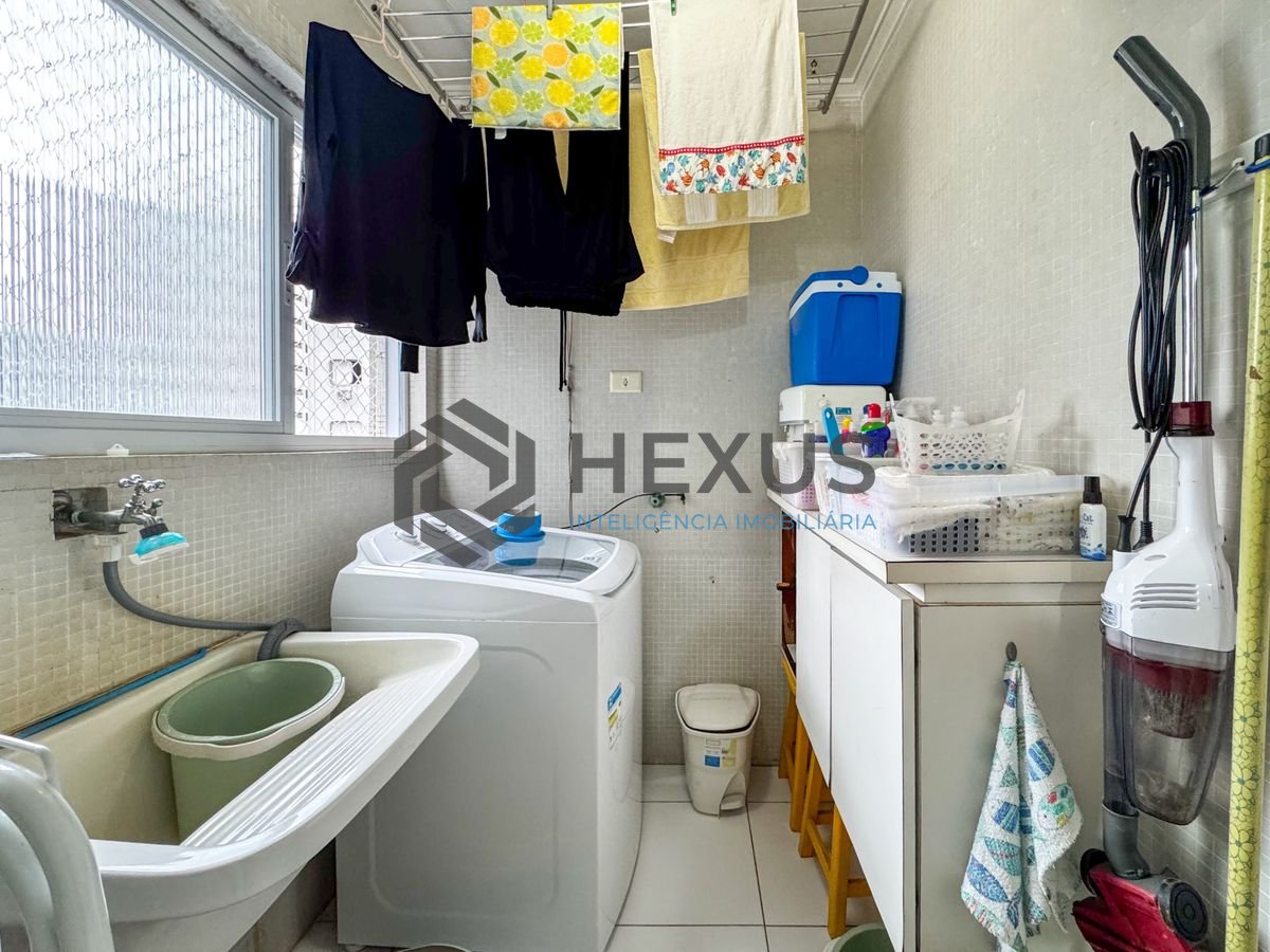 Foto 20 de Apartamento reformado com varanda e lazer a 300m da praia na região da Barra Funda nas Pitangueiras, Guarujá