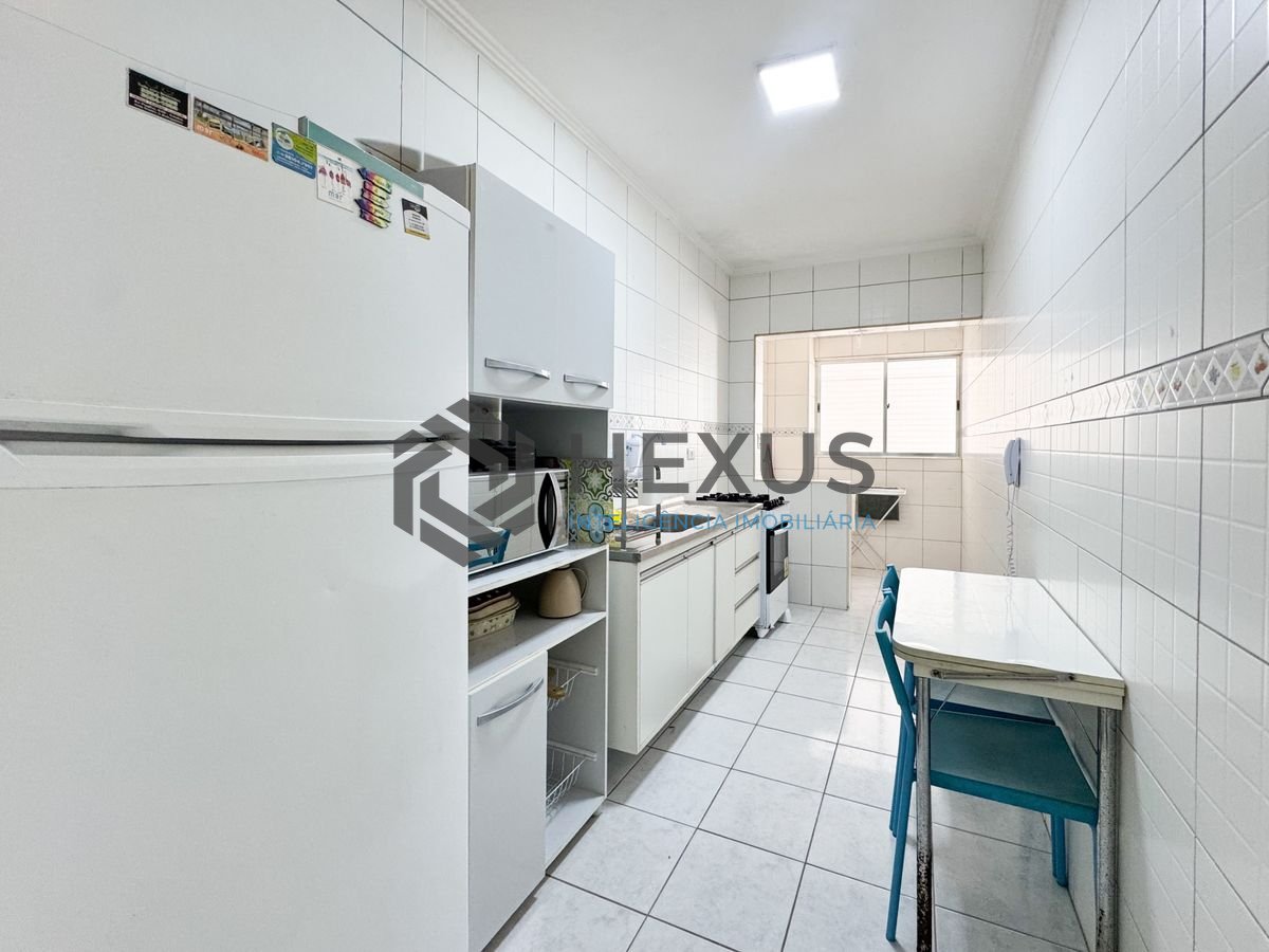 Foto 14 de Apartamento reformado e lazer a 250m da praia nas Pitangueiras, Guarujá